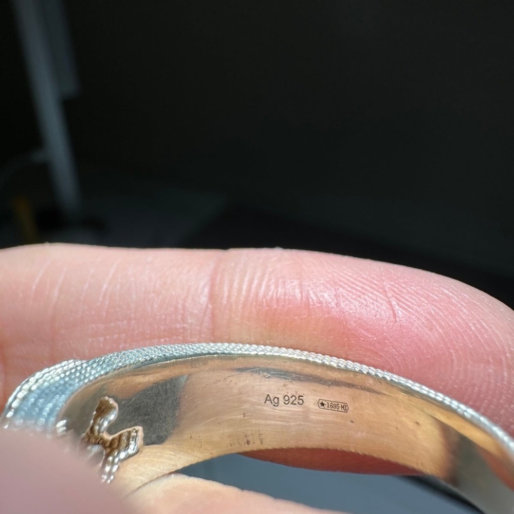 Gucci Silver Ring with Iconic Logo - Picture 6 of 7